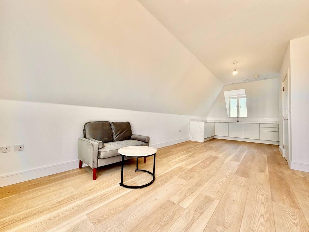 Property photo 1 of 13 Loft