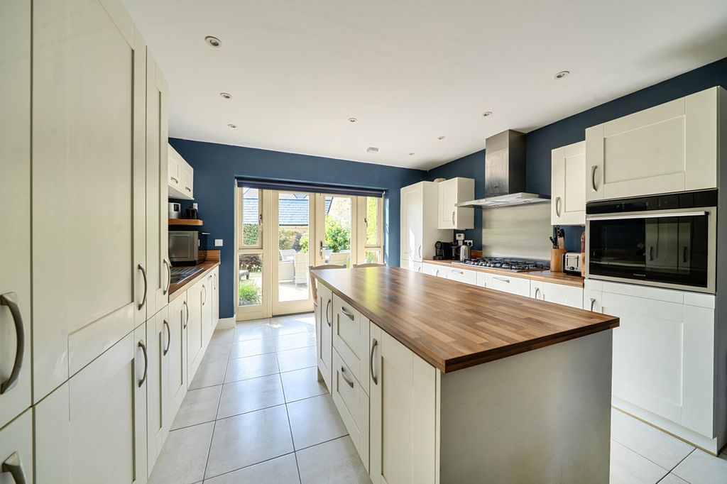 Property photo 2 of 21 Kitchen/Diner