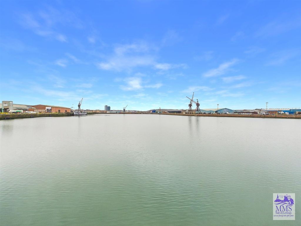 Property photo 2 of 14 Cam04098G0-Pr0190-Still016.Jpg