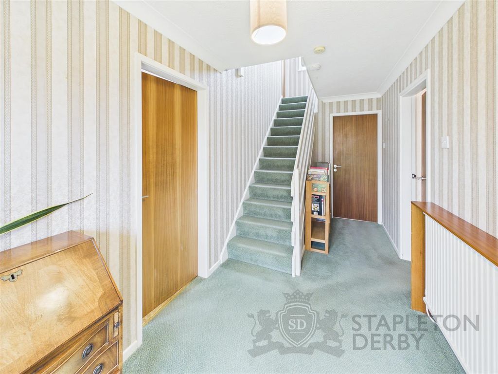 Property photo 3 of 21 Cam04720G0-Pr0183-Still021.Jpg