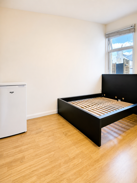 Property photo 1 of 7 Francis Rm 2
