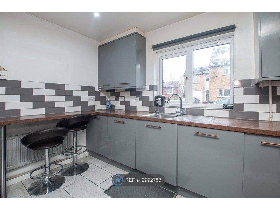 Property photo 2 of 19 Kitchen