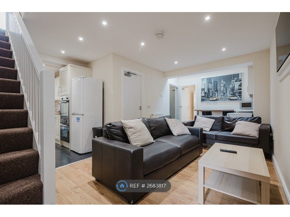 Property photo 1 of 22 Living Room