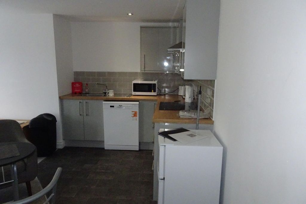 Property photo 2 of 12 Kitchen