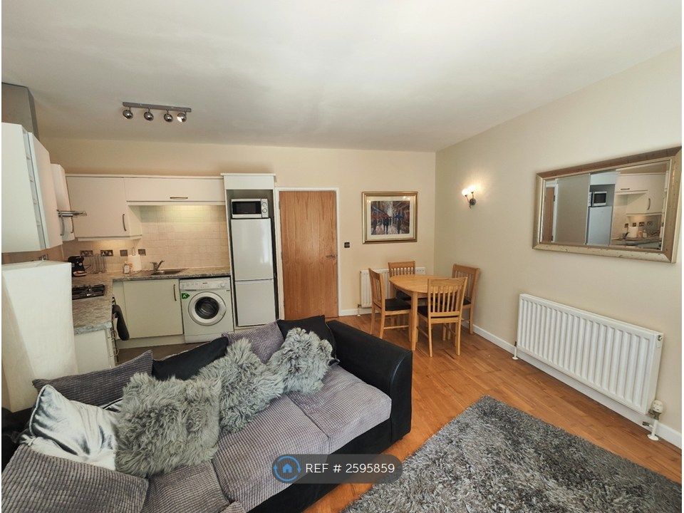 Property photo 3 of 8 Lounge