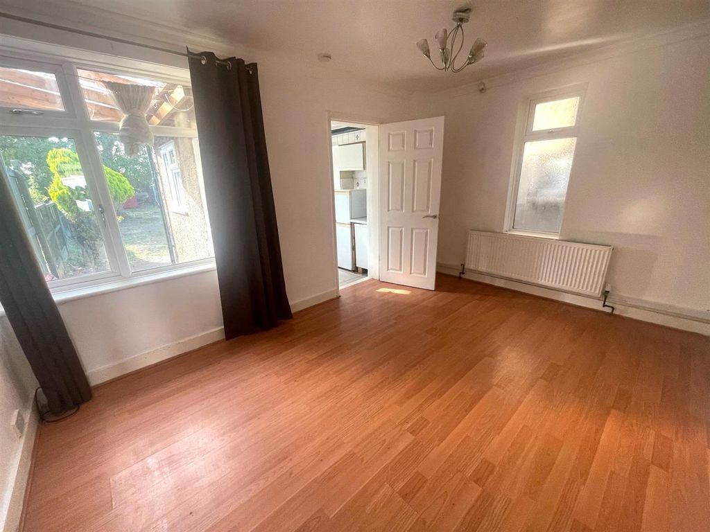 Property photo 3 of 9 Dining Room.Jpg