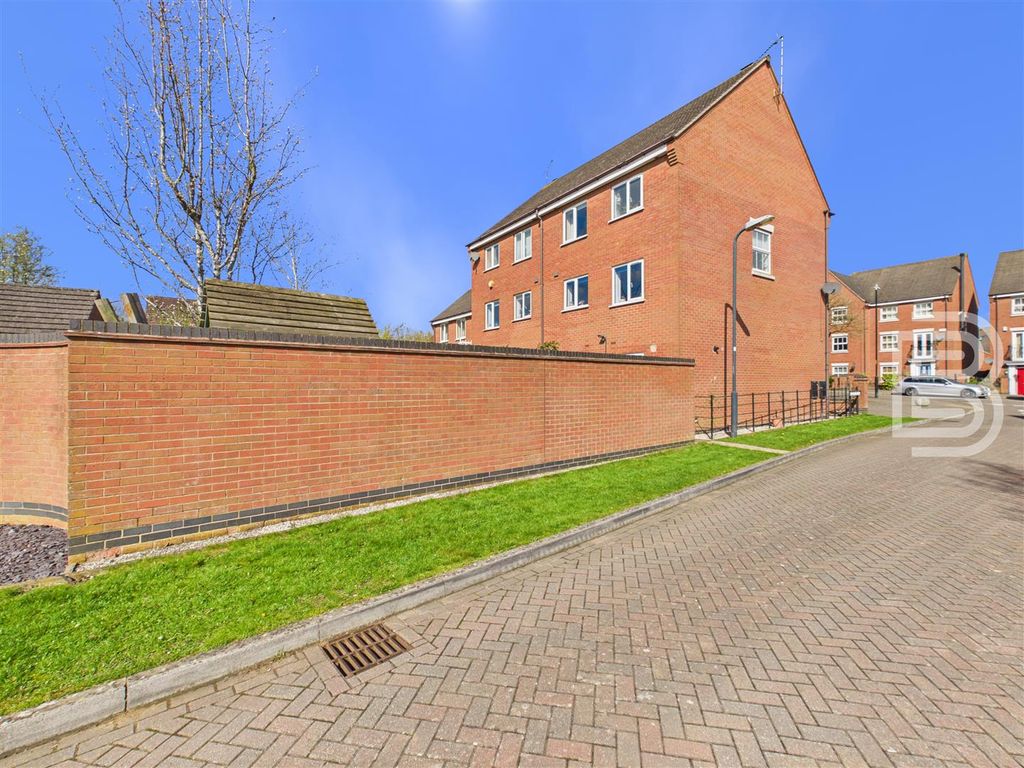 Property photo 2 of 20 Side.Jpg