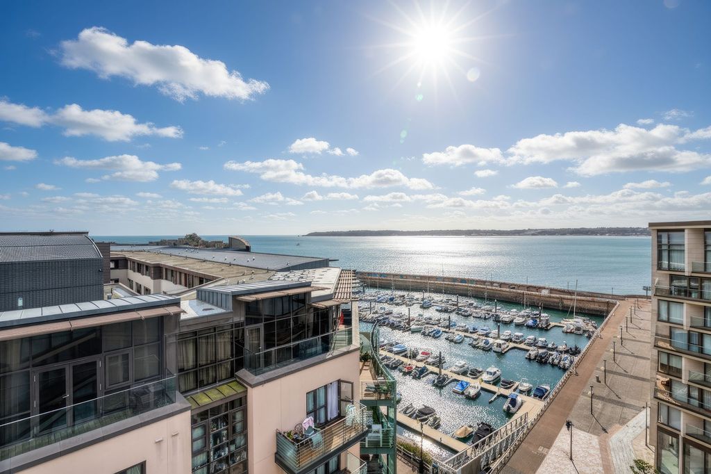 Property photo 3 of 21