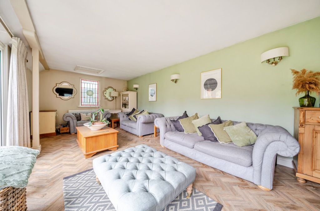 Property photo 2 of 22