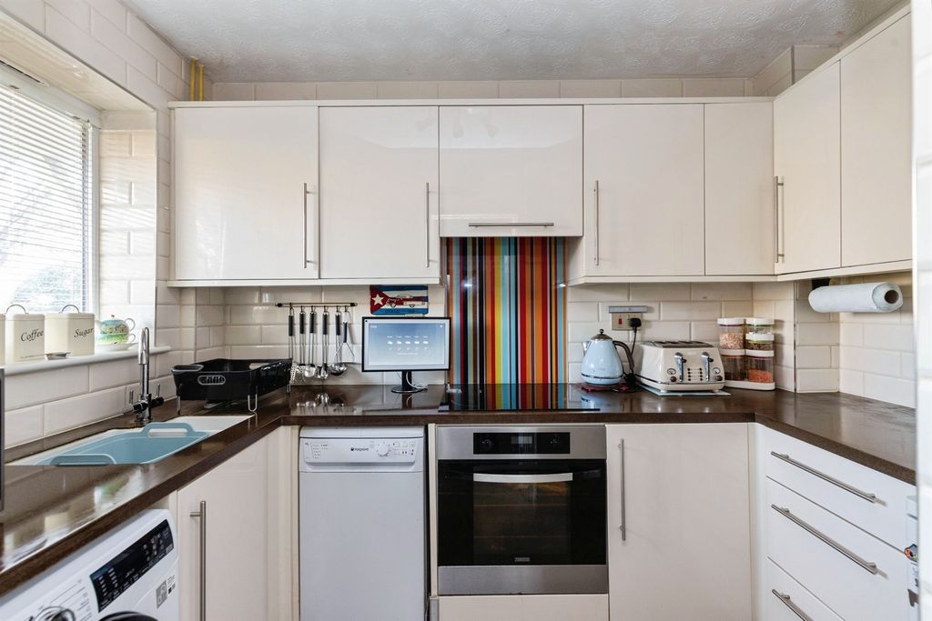 Property photo 2 of 17