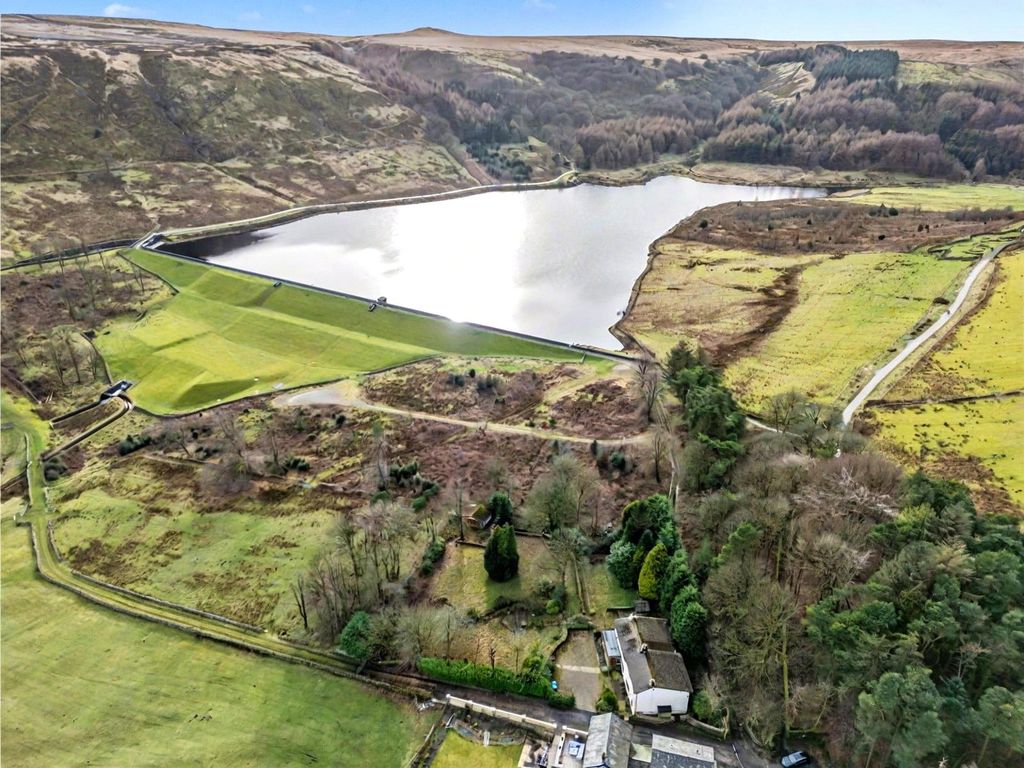 Property photo 3 of 40 Picture No. 01