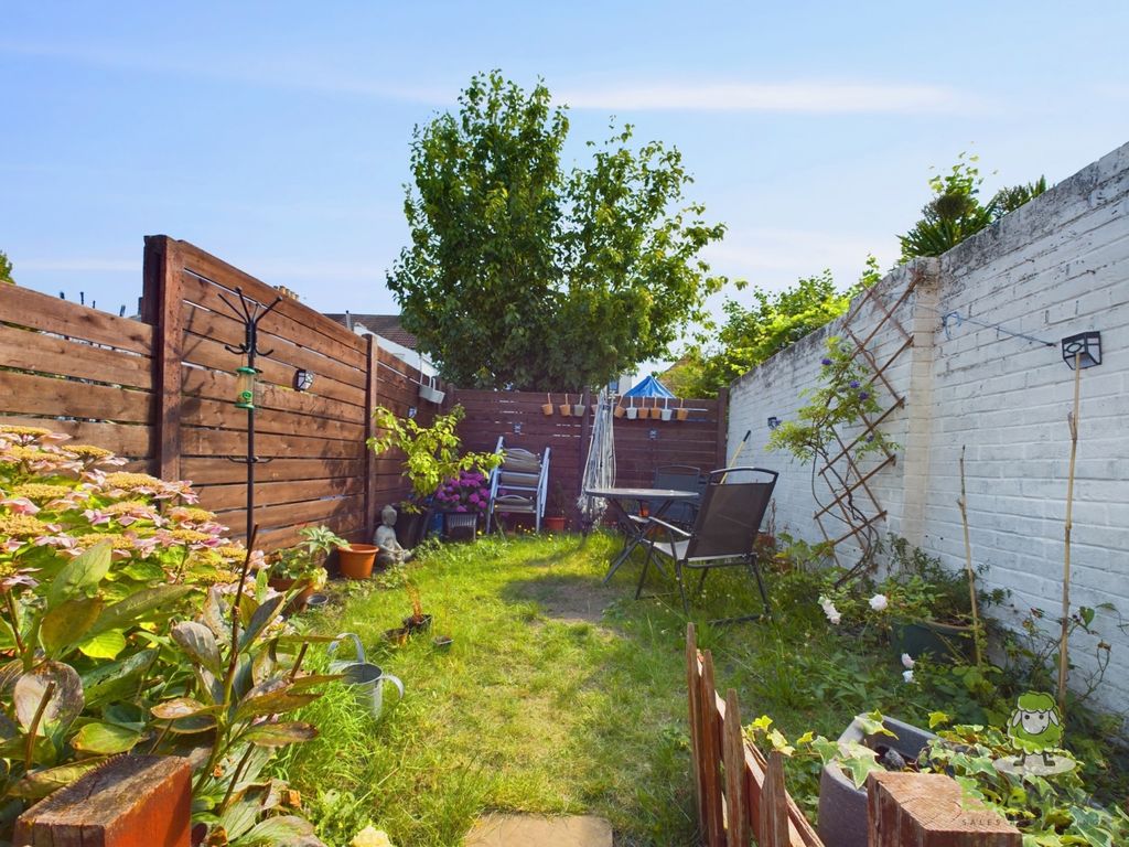 Property photo 2 of 13 Cam01543G0-Pr0085-Still015