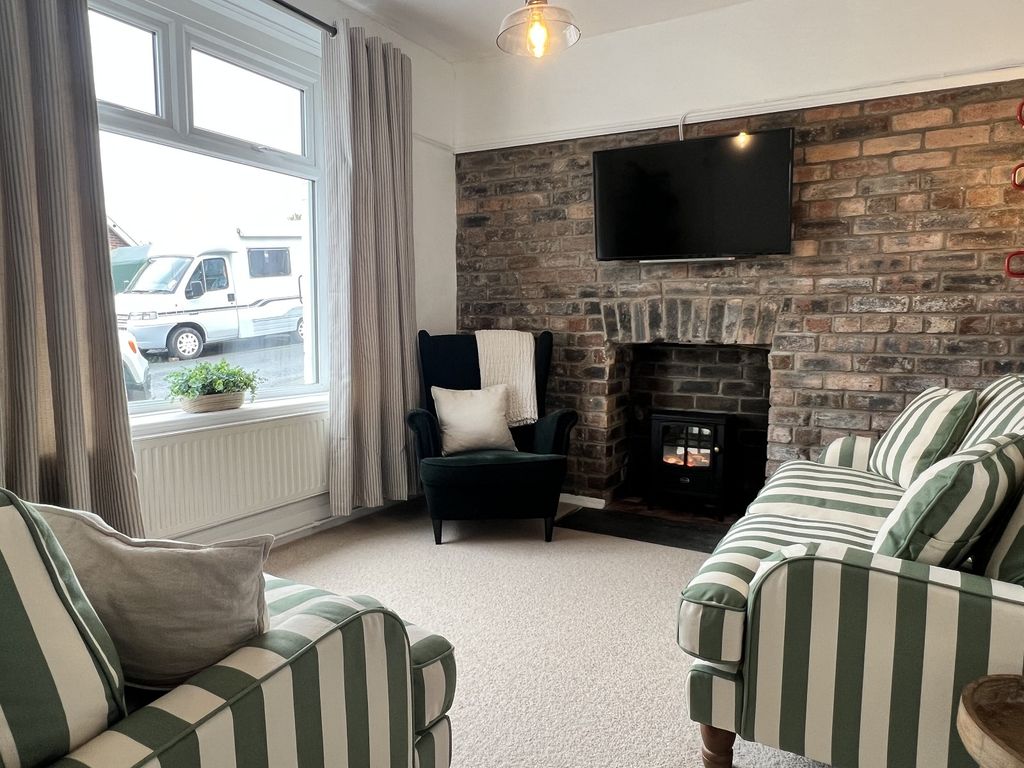 Property photo 2 of 21 Lounge