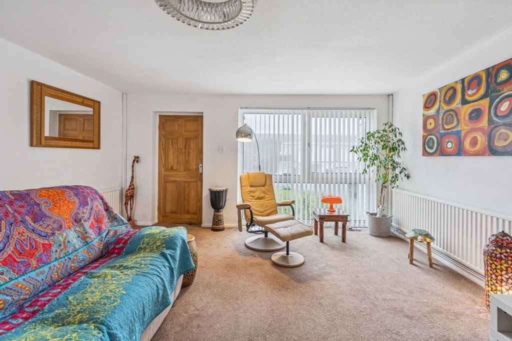 Property photo 2 of 25