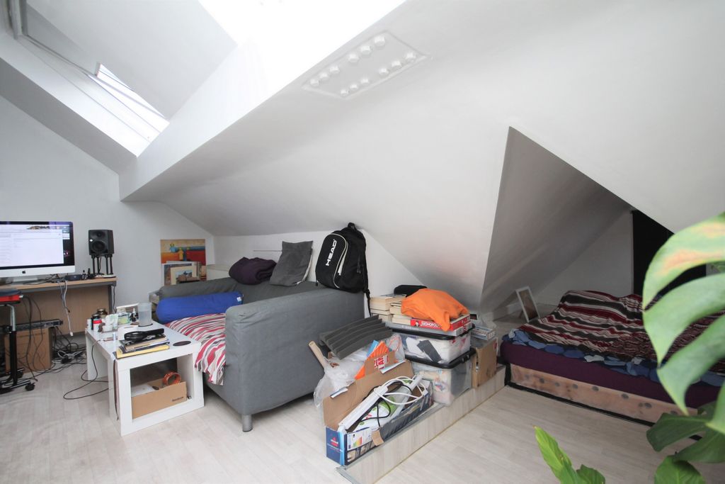 Property photo 2 of 4 Studio