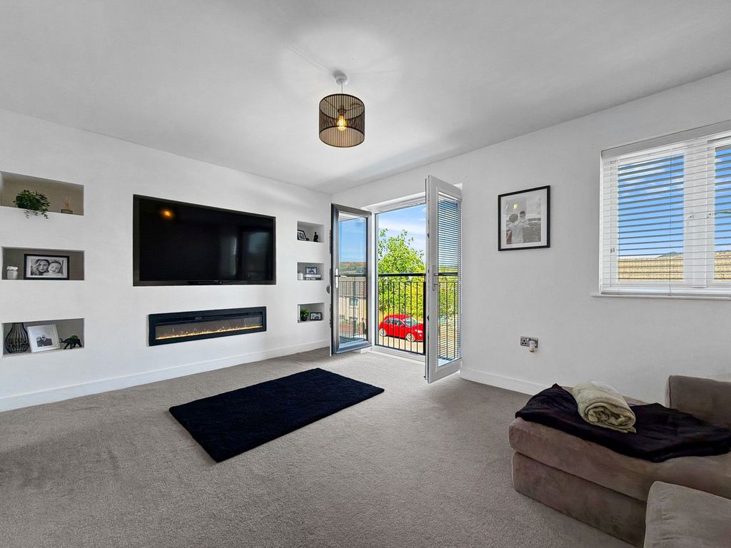 Property photo 2 of 26