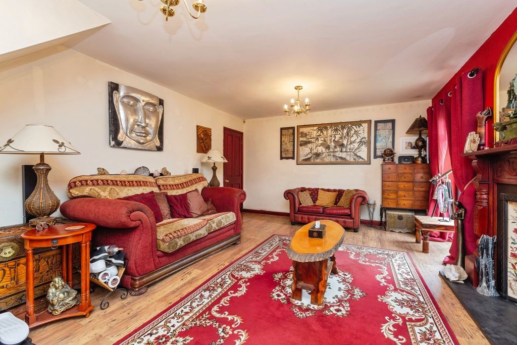 Property photo 2 of 17 Photo