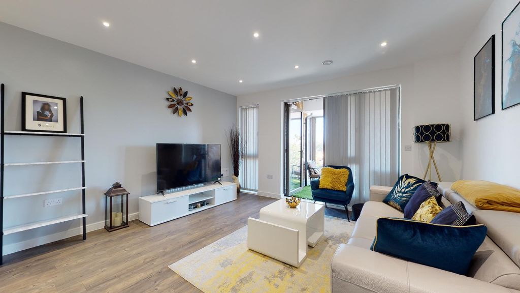 Property photo 1 of 10 Living Room