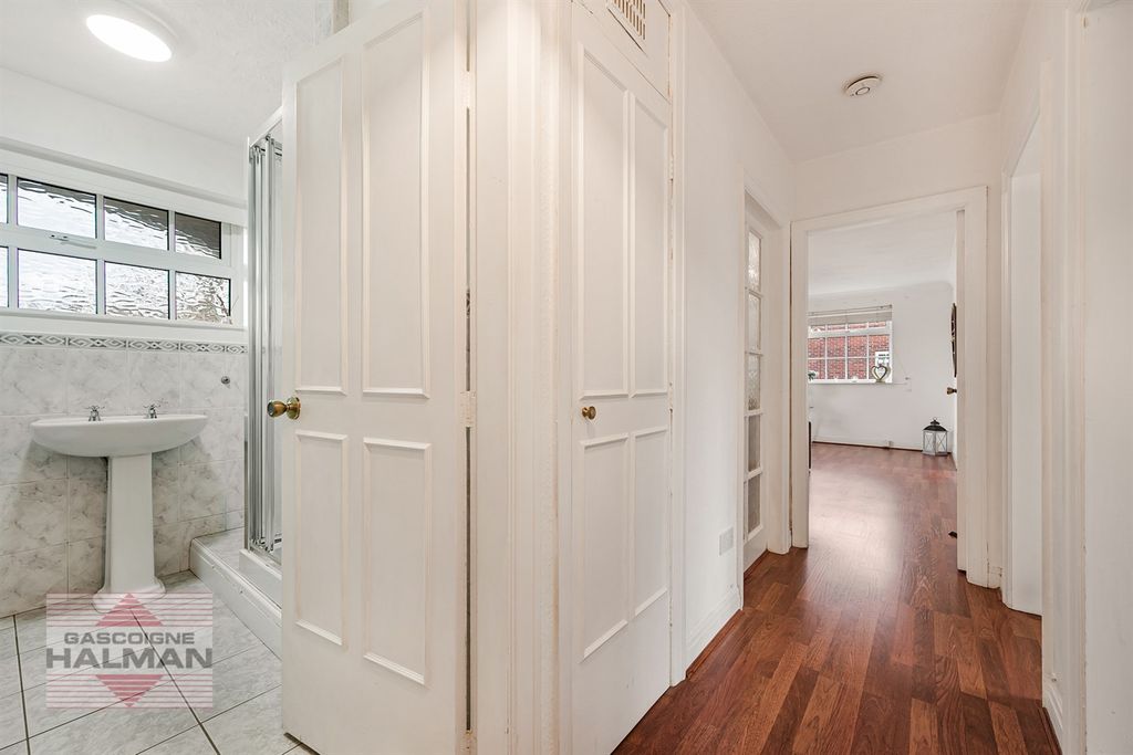 Property photo 2 of 15 Entrance Hallway