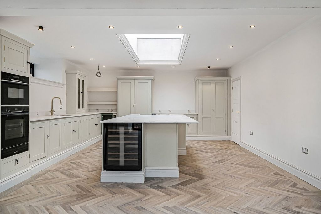 Property photo 1 of 29