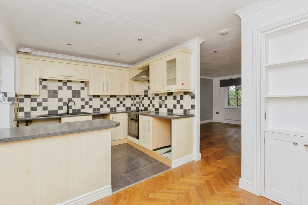 Property photo 3 of 14 Photo