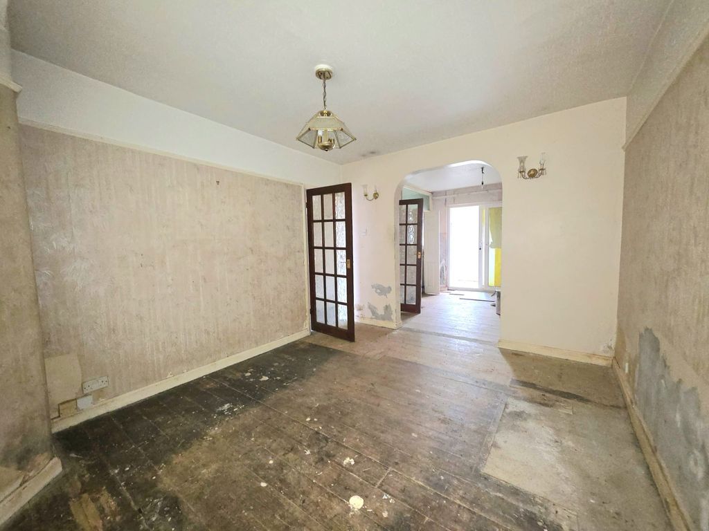 Property photo 3 of 13 10