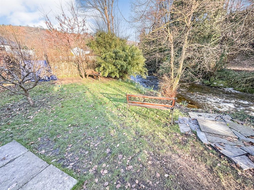 Property photo 3 of 8 Overview