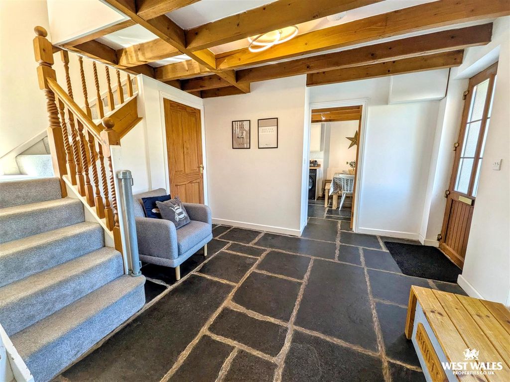 Property photo 2 of 24 12787.Jpg