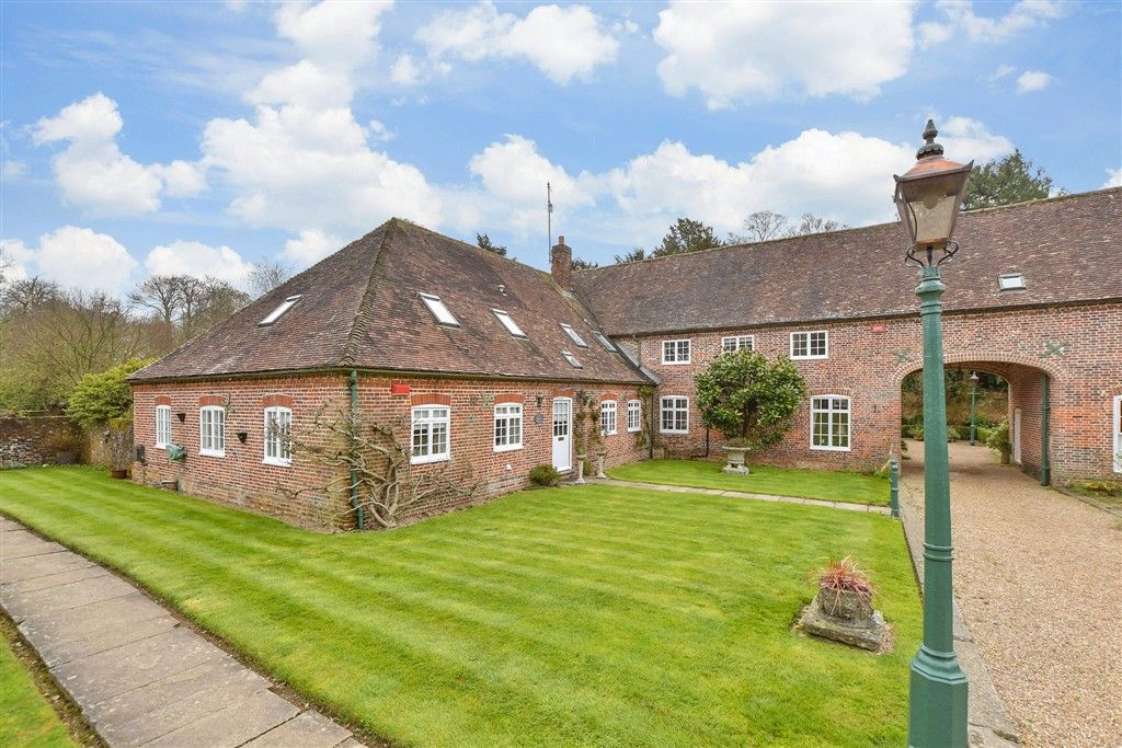 Property photo 1 of 16 External (Brochure)