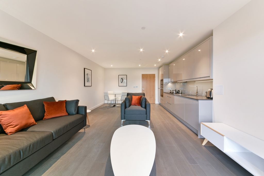 Property photo 1 of 8 Living Area - Peacon