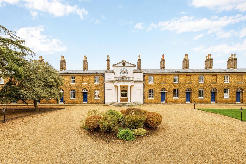 Property photo 1 of 15 Goldsmith Buildings (1).Jpg