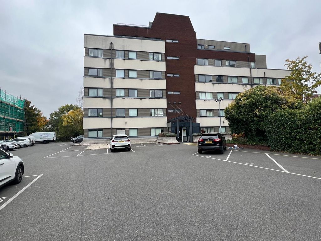 Property photo 1 of 8 3 Bed Flat For Sale Union House, Hayes Ub3