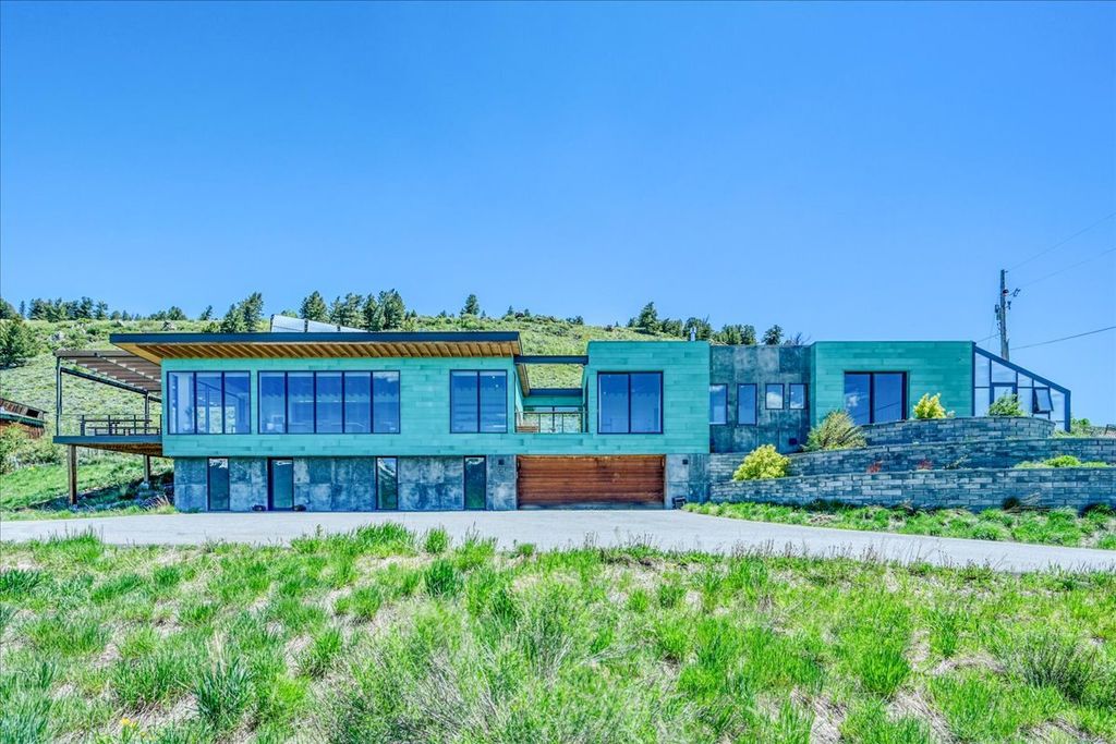 Property photo 2 of 39