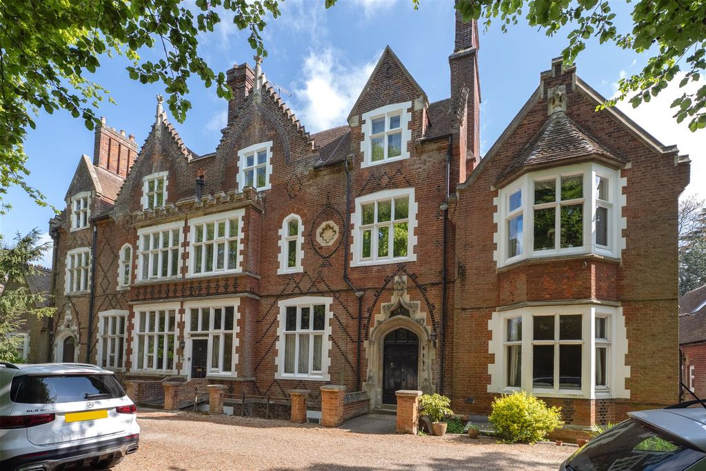 Property photo 1 of 16 New Dover Road, Canterbury