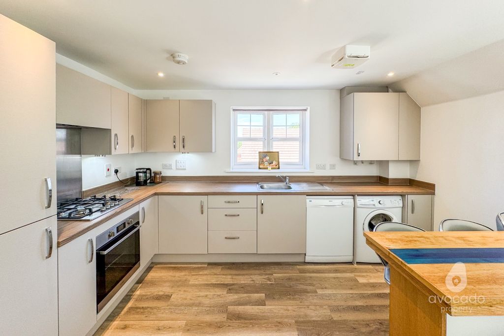 Property photo 3 of 18 4345916