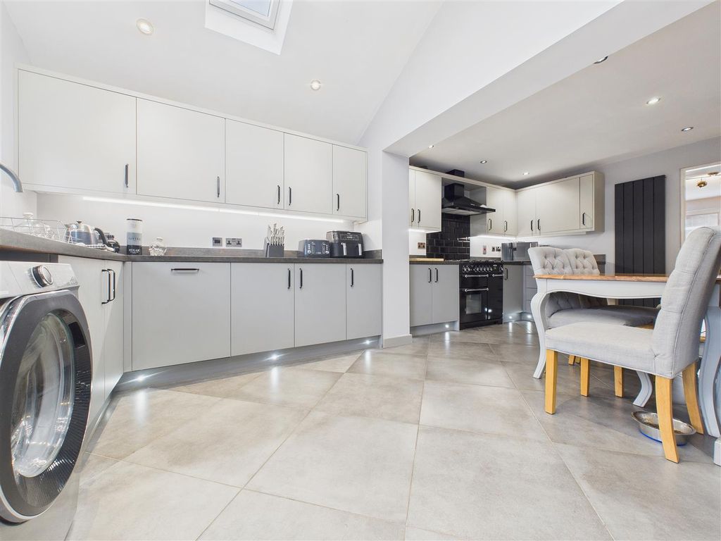 Property photo 3 of 13 Cam02453G0-Pr0198-Still012.Jpg