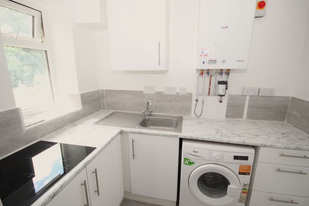 Property photo 1 of 4 Park Avenue, Park Royal, London Nw10