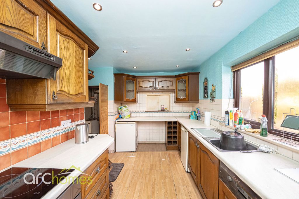 Property photo 3 of 24