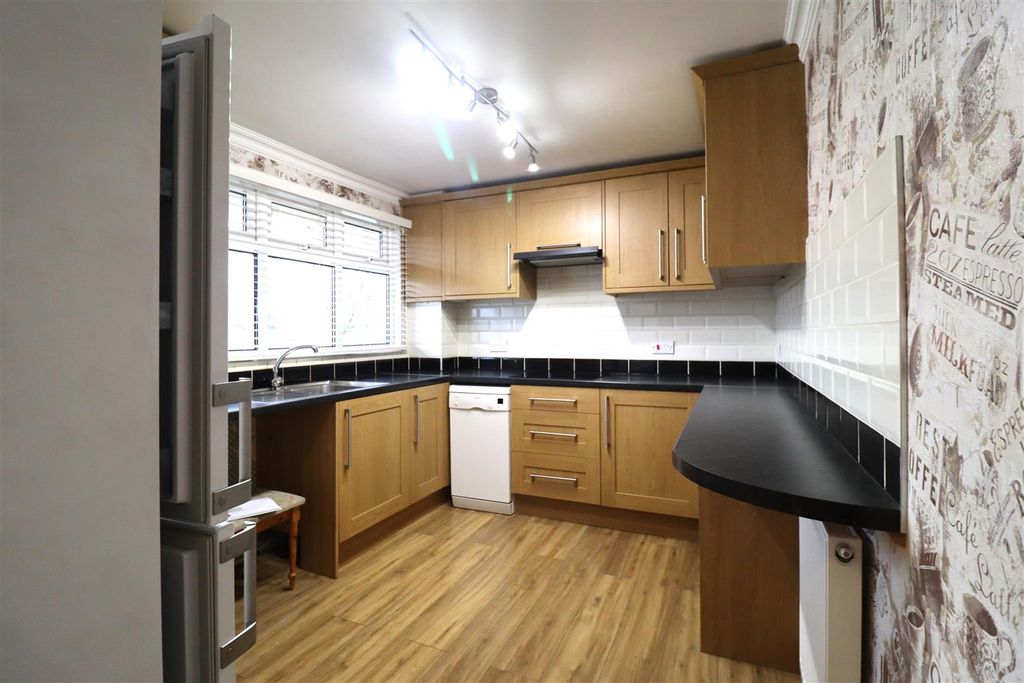 Property photo 3 of 11 Kitchen.Jpg