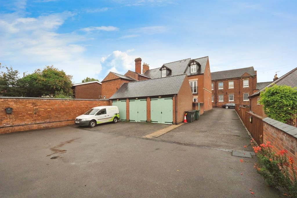 Property photo 2 of 23
