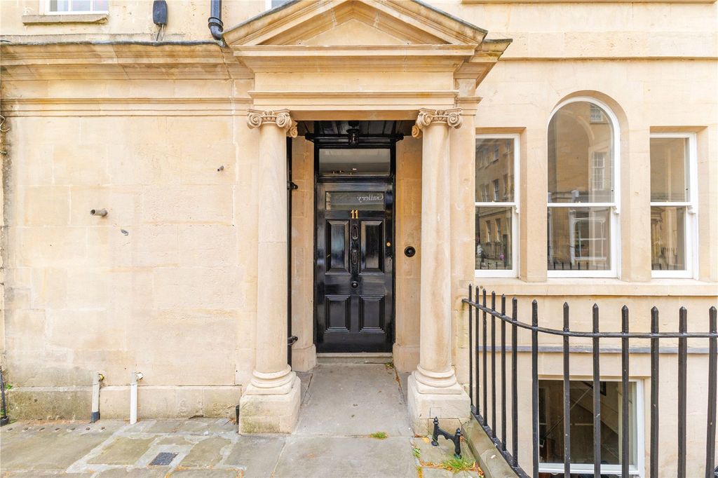 Property photo 2 of 34 Entrance