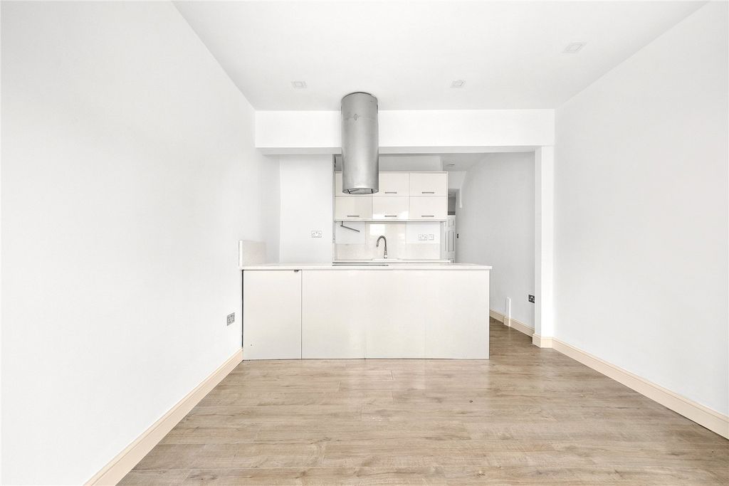 Property photo 3 of 12 Picture No. 23