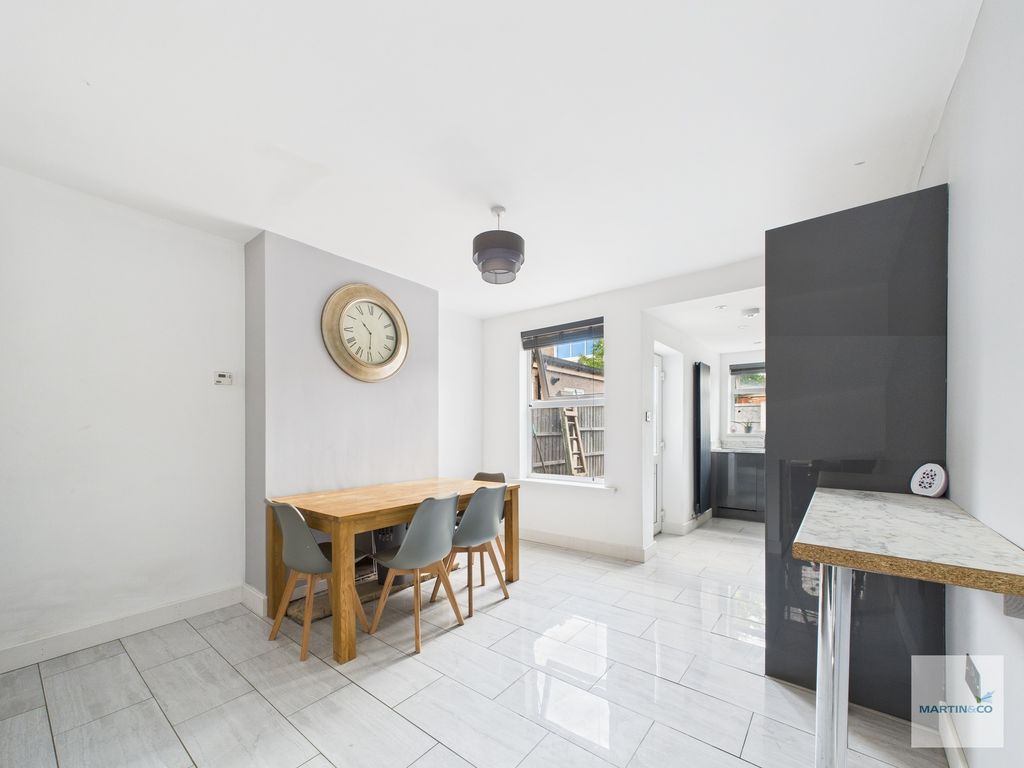 Property photo 2 of 15 Cam03394G0-Pr0376-Still014111111