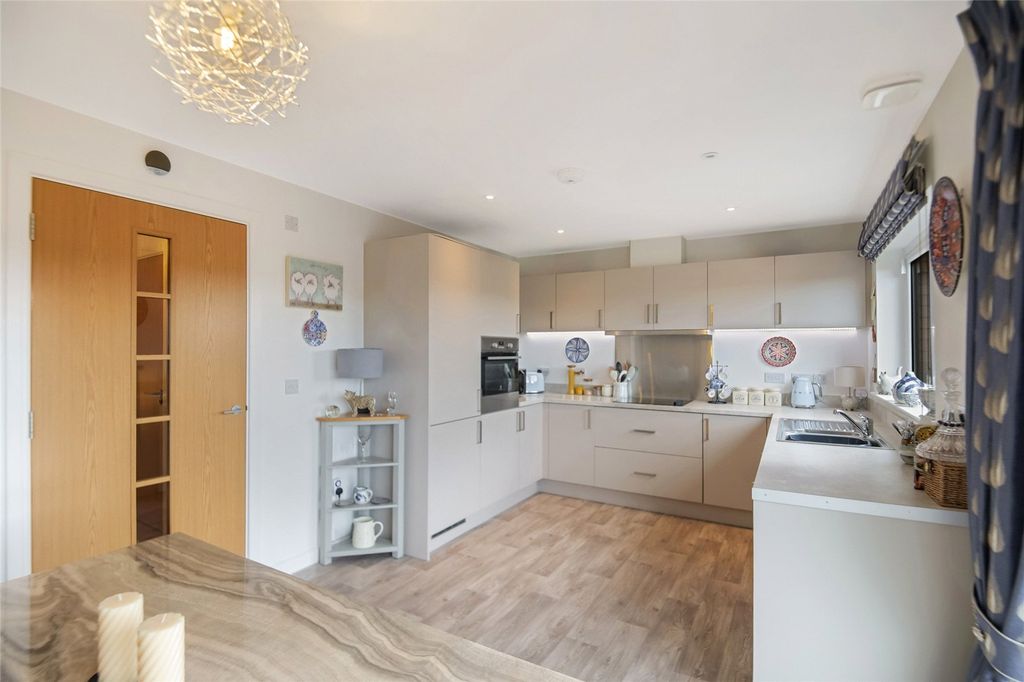 Property photo 3 of 21 Kitchen