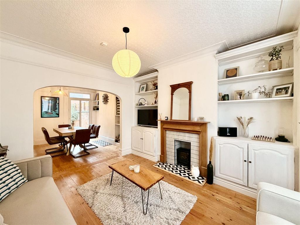 Property photo 2 of 33 2