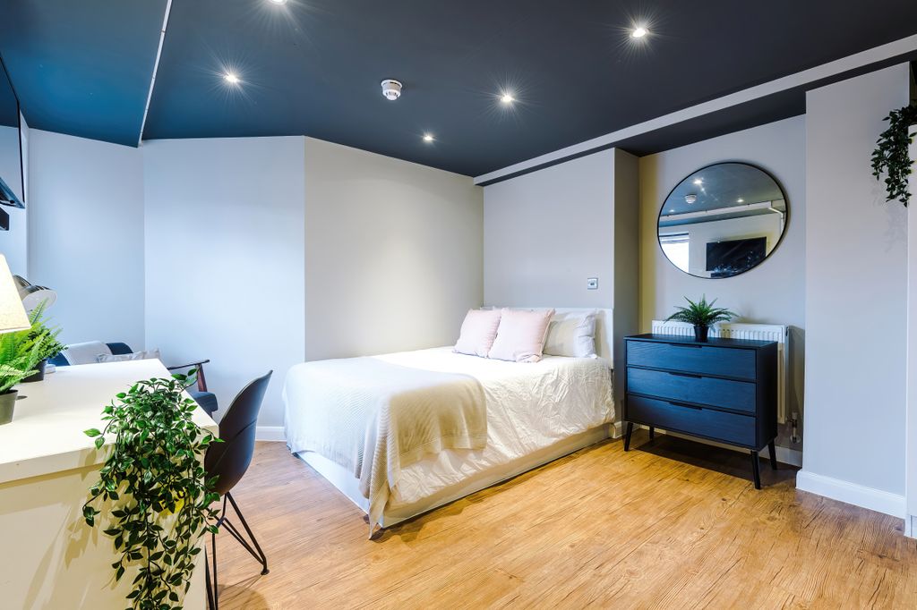 Property photo 2 of 11 Flat 2, Unw, 2