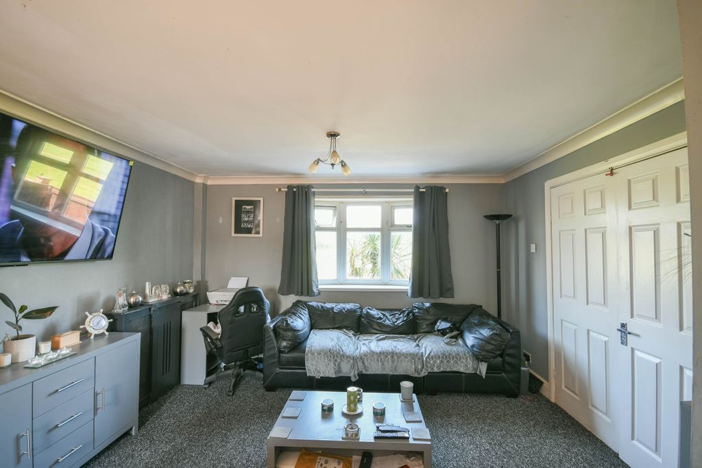 Property photo 2 of 16