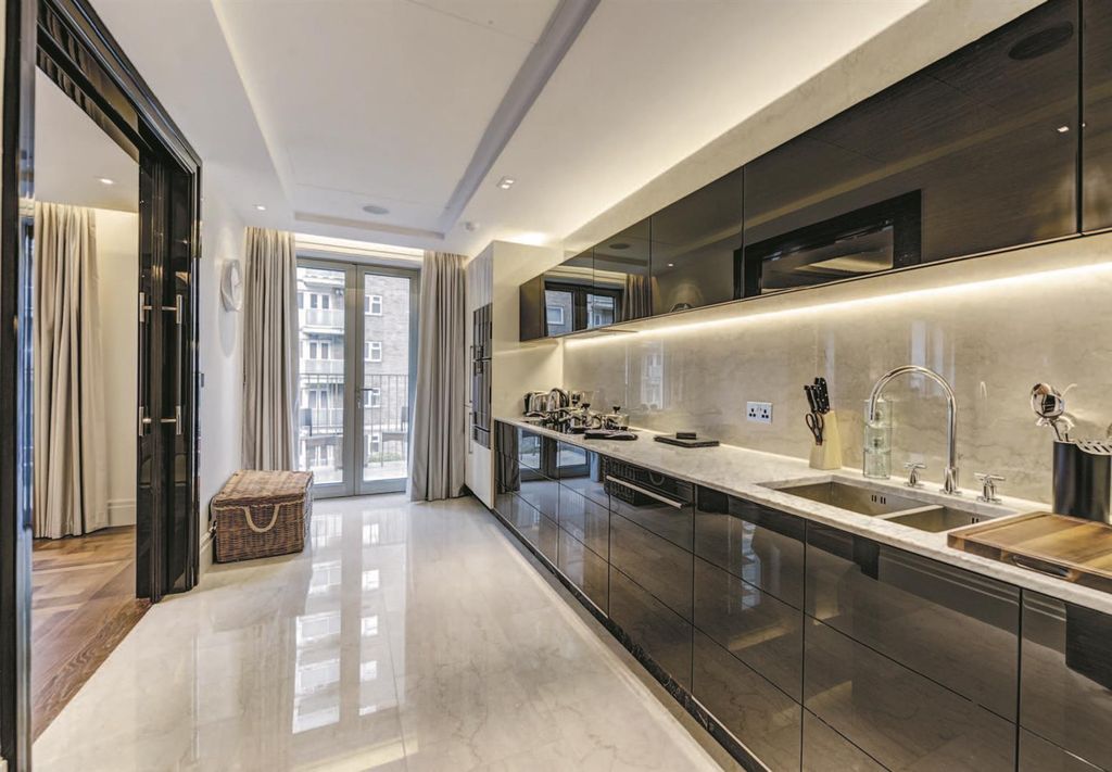 Property photo 3 of 19 Kitchen.Jpg