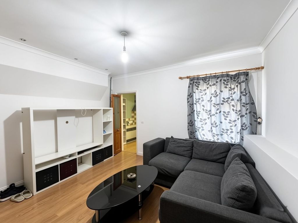 Property photo 2 of 6 Flat 2 924 Harrow Road (6)