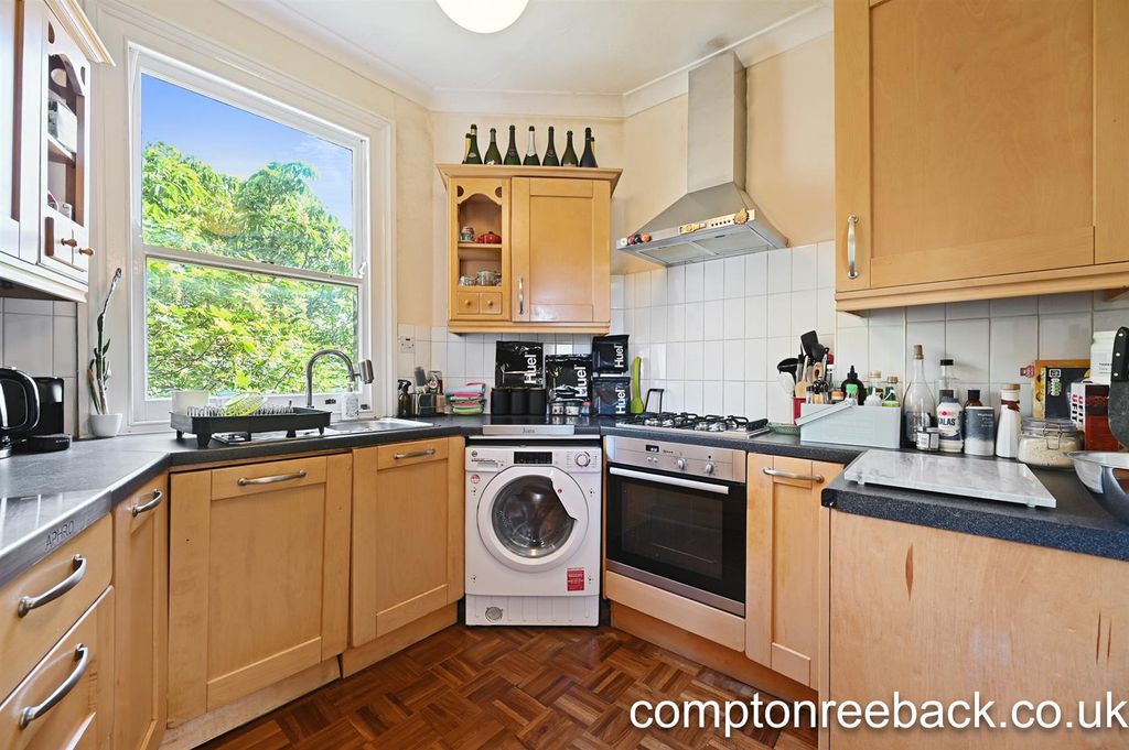Property photo 3 of 9 Kitchen